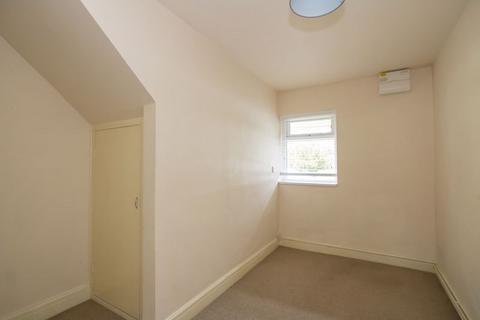 2 bedroom apartment to rent, Victoria Road, Penarth