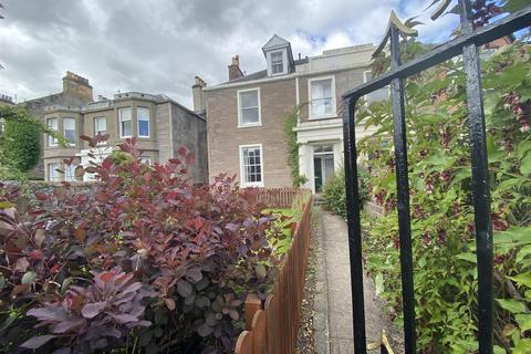 2 bedroom maisonette to rent, King Street, Perth