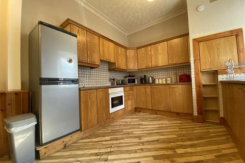 2 bedroom maisonette to rent, King Street, Perth