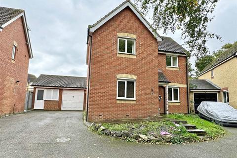 3 bedroom detached house for sale, Hereford Drive, Kings Park, Braintree