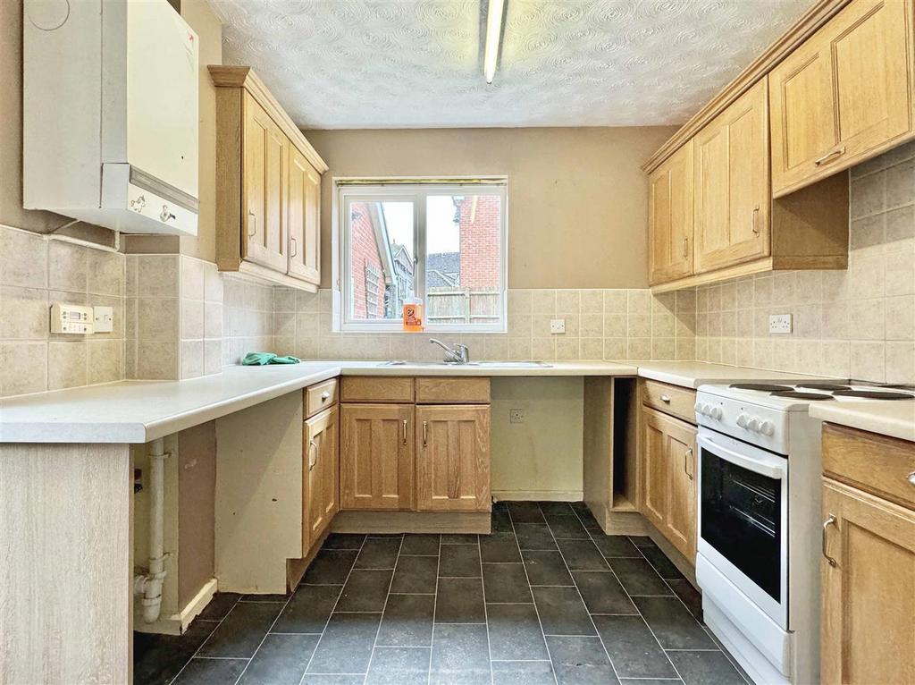 Kitchen b.jpg