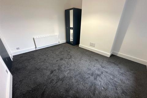 1 bedroom terraced house to rent, Cole Street, PRENTON CH43