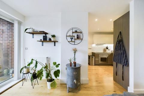 2 bedroom flat for sale, 72 Grove Park, London