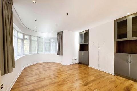 2 bedroom flat for sale, Edgware Court, Edgware