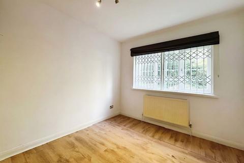 3 bedroom flat for sale, Edgware Court, Edgware