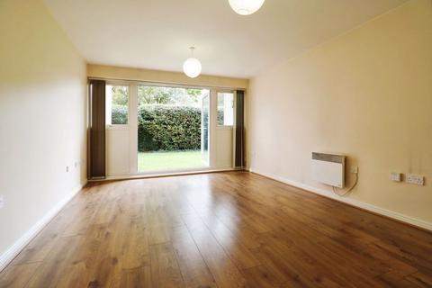 2 bedroom flat for sale, Hawkes Close, Langley