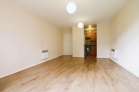 2 bedroom flat for sale, Hawkes Close, Langley