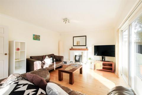 4 bedroom detached house for sale, Carbis Close, North Chingford