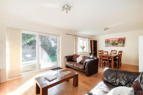 4 bedroom detached house for sale, Carbis Close, North Chingford