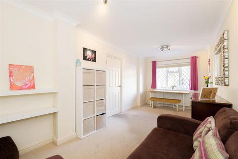11 Carbis Close, London, E4 7HW