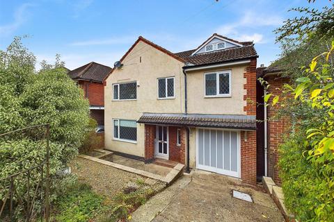 4 bedroom detached house to rent, Westwick Crescent, Beauchief, Sheffield