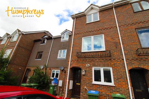 4 bedroom end of terrace house to rent, Berkeley Close, Southampton