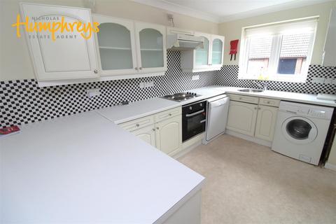 4 bedroom end of terrace house to rent, Berkeley Close, Southampton