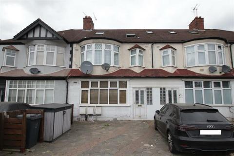 1 bedroom flat for sale, North Circular Road, London, N13