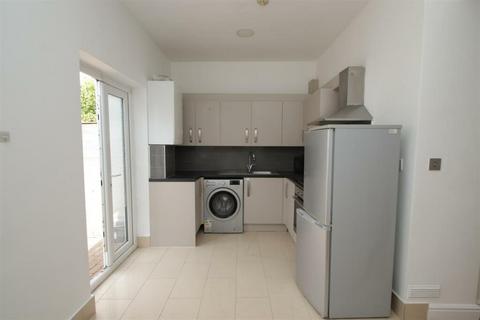 1 bedroom flat for sale, North Circular Road, London, N13