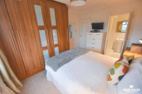 undefined, Solva