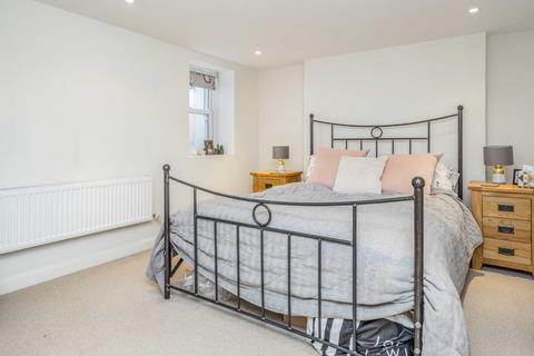 2 bedroom flat for sale, Sistova Road, London SW12