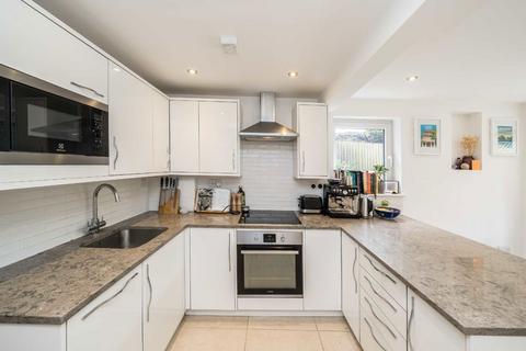 1 bedroom flat for sale, Cornford Grove, London SW12