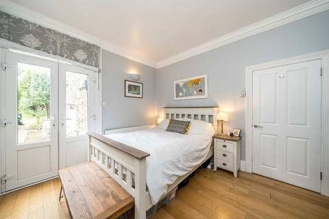 1 bedroom flat for sale, Cornford Grove, London SW12