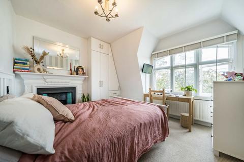 2 bedroom flat for sale, Station Parade, London SW12