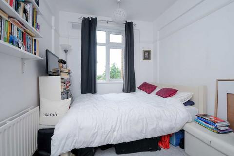 2 bedroom flat for sale, Balham High Road, London SW17