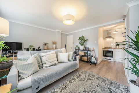 1 bedroom flat for sale, St. James Terrace, London SW12