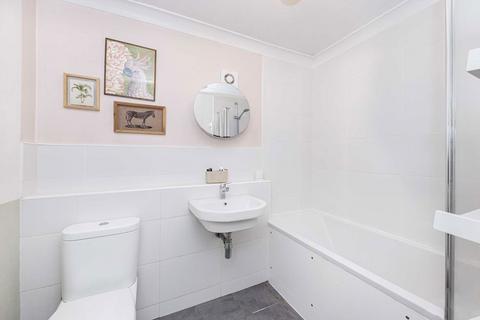 1 bedroom flat for sale, Culverden Road, London SW12