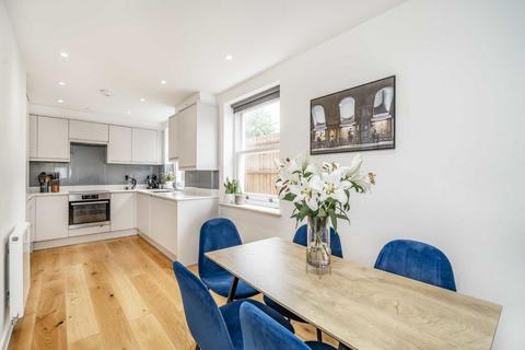 2 bedroom flat for sale, Fontenoy Road, London SW12