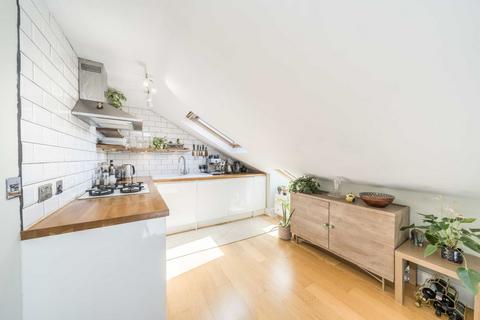 1 bedroom flat for sale, Byrne Road, London SW12