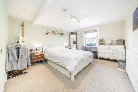 1 bedroom flat for sale, Byrne Road, London SW12