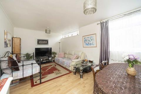 2 bedroom flat for sale, Carminia Road, London SW17