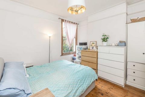 2 bedroom maisonette for sale, Burnbury Road, London SW12