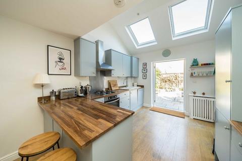 77b Midmoor Road, London, SW12 0ES