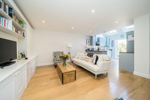 77b Midmoor Road, London, SW12 0ES