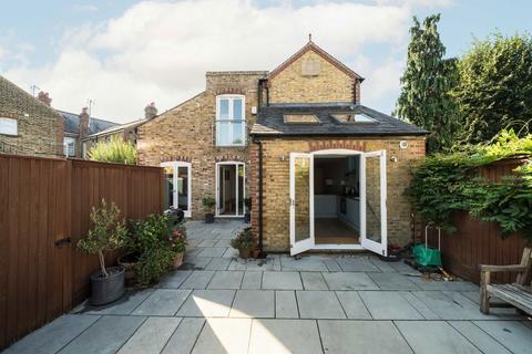 77b Midmoor Road, London, SW12 0ES