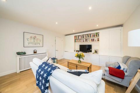 77b Midmoor Road, London, SW12 0ES