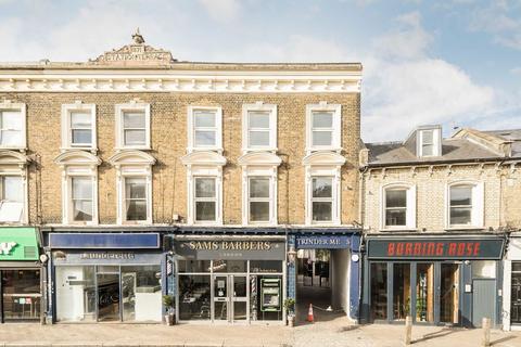 2 bedroom flat for sale, Chestnut Grove, London SW12