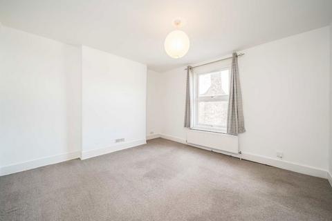 2 bedroom flat for sale, Chestnut Grove, London SW12