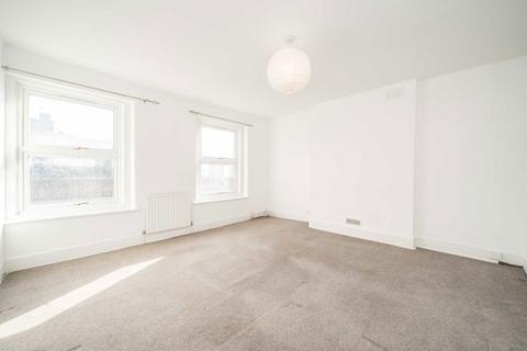 2 bedroom flat for sale, Chestnut Grove, London SW12