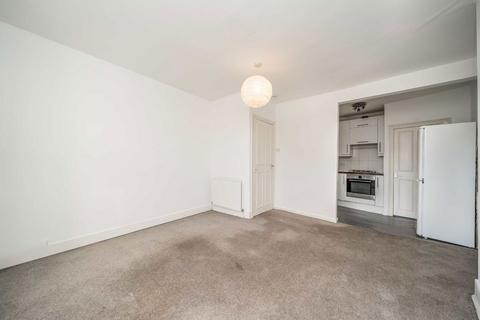 2 bedroom flat for sale, Chestnut Grove, London SW12