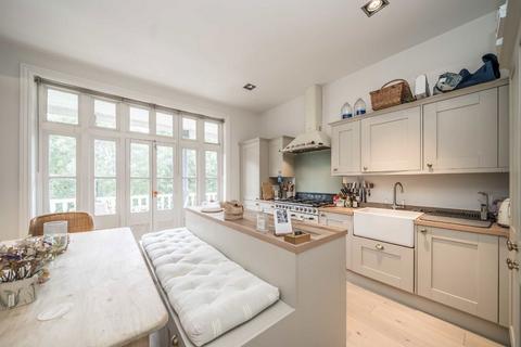 Flat 2, 21 Rastell Avenue, London, SW2 4XP