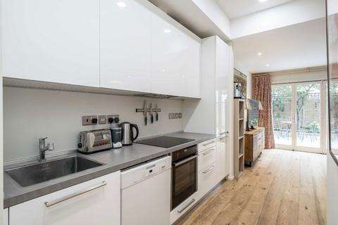 3 bedroom flat for sale, Rowfant Road, London SW17