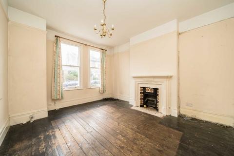 4 bedroom terraced house for sale, Sarsfeld Road, London SW12