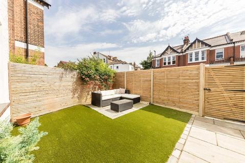 2 bedroom maisonette for sale, Criffel Avenue, London SW2