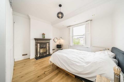 2 bedroom flat for sale, Ramsden Road, London SW12