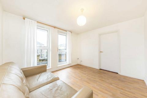 1 bedroom flat for sale, St. James's Drive, London SW12