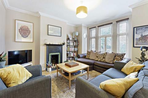 2 bedroom flat to rent, Fontenoy Road, London SW12