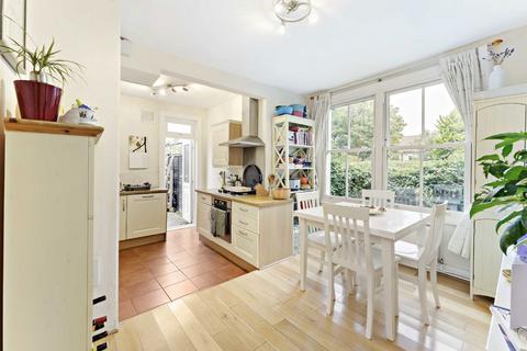 2 bedroom flat to rent, Fontenoy Road, London SW12