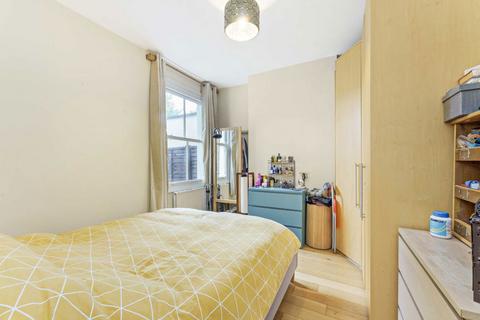 2 bedroom flat to rent, Fontenoy Road, London SW12