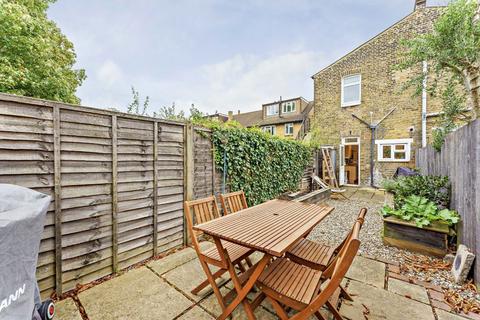 2 bedroom flat to rent, Fontenoy Road, London SW12